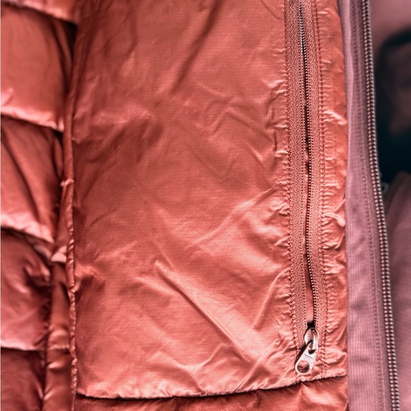 Arc'teryx Women's Patera Parka Gore-Tex Down Insulated in Deep Burgundy Flux - Picture 5 of 11